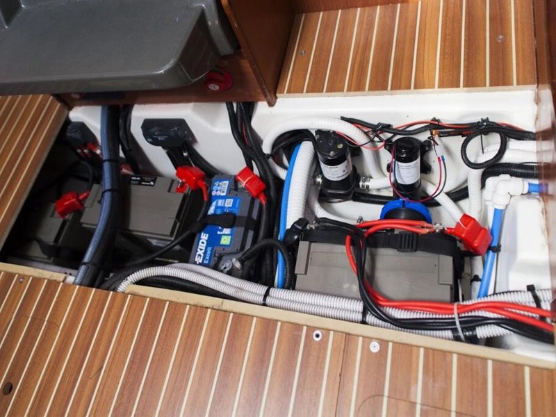 alohamarine sailboat battery electricsystem maintenance